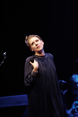 2011-01-24 - Sonja Åkesson tolkad av från Södra Teatern, Stockholm