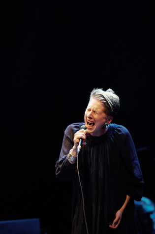 2011-01-24 - Sonja Åkesson tolkad av från Södra Teatern, Stockholm