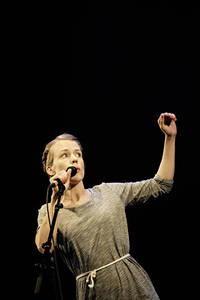 2011-01-24 - Sonja Åkesson tolkad av från Södra Teatern, Stockholm