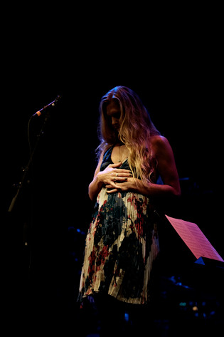 2011-01-24 - Sonja Åkesson tolkad av från Södra Teatern, Stockholm