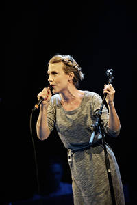 2011-01-24 - Sonja Åkesson tolkad av från Södra Teatern, Stockholm