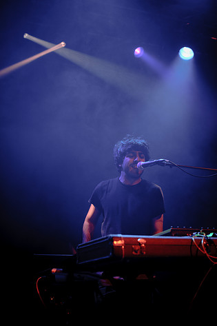 2011-02-11 - El Guincho från Debaser Medis, Stockholm