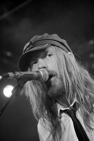 2011-04-17 - Friska Viljor från ISC Club, Bern