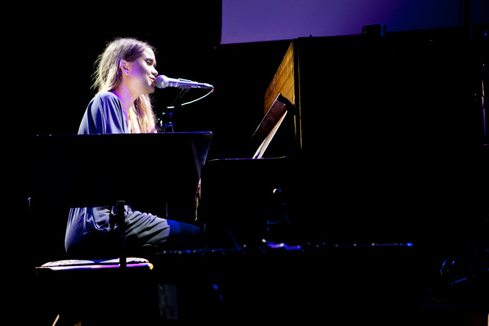 2011-05-14 - Amanda Mair från Debaser Medis, Stockholm