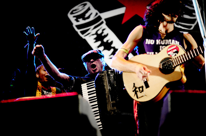 2011-06-16 - Gogol Bordello från West Coast Riot, Göteborg