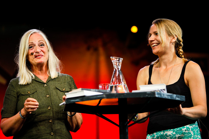 2011-06-29 - Doris Dahlin & Viktoria Myrén "Mor är rar?" från Peace & Love, Borlänge