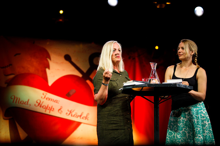 2011-06-29 - Doris Dahlin & Viktoria Myrén "Mor är rar?" från Peace & Love, Borlänge