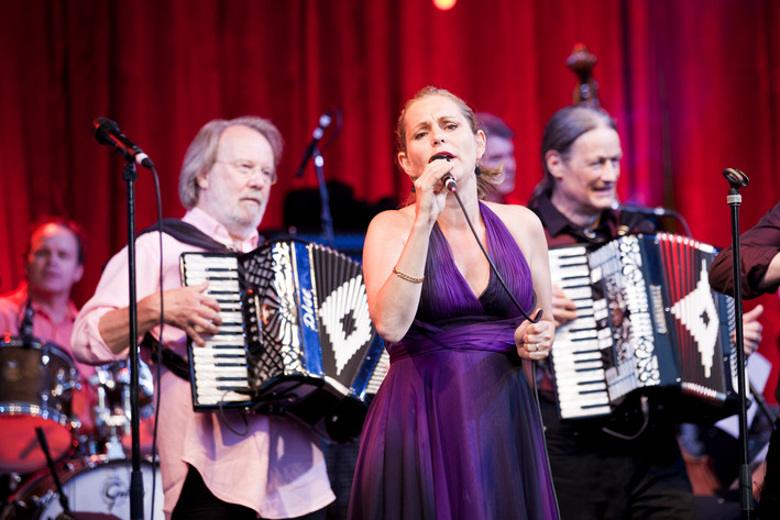 2011-07-21 - Benny Anderssons Orkester med Helen Sjöholm från Platinom, Örnsköldsvik