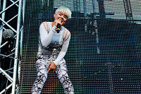 2011-08-12 - Robyn från Way Out West, Göteborg