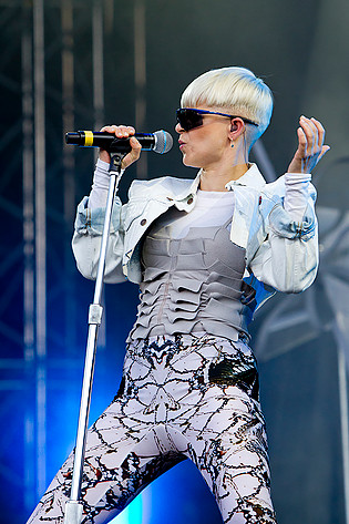 2011-08-12 - Robyn från Way Out West, Göteborg