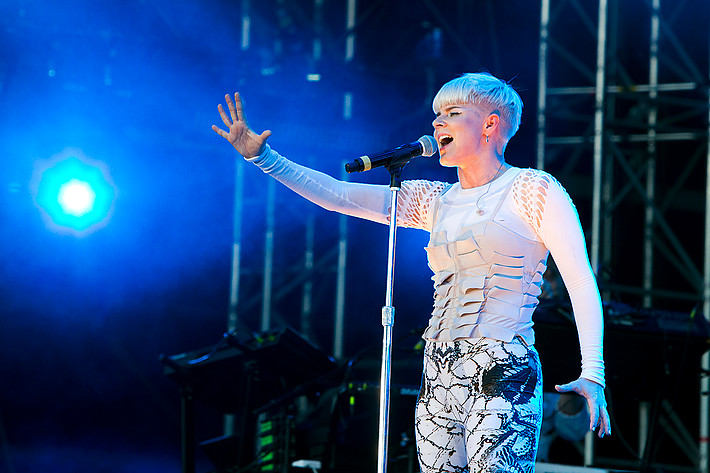 2011-08-12 - Robyn från Way Out West, Göteborg