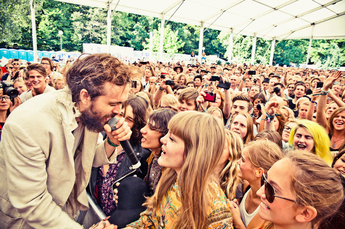 2011-08-12 - Edward Sharpe & The Magnetic Zeros från Way Out West, Göteborg
