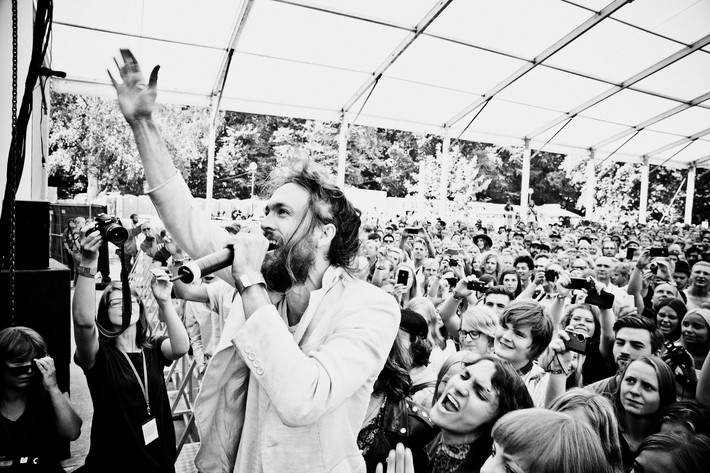 2011-08-12 - Edward Sharpe & The Magnetic Zeros från Way Out West, Göteborg