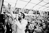 2011-08-12 - Edward Sharpe & The Magnetic Zeros från Way Out West, Göteborg
