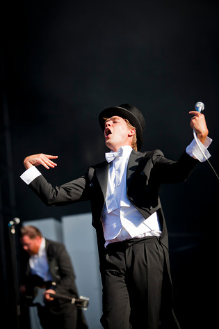 2011-08-12 - The Hives från Way Out West, Göteborg