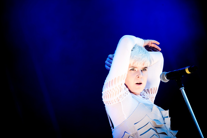 2011-08-12 - Robyn från Way Out West, Göteborg
