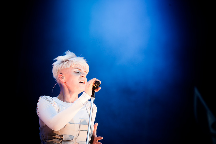 2011-08-12 - Robyn från Way Out West, Göteborg