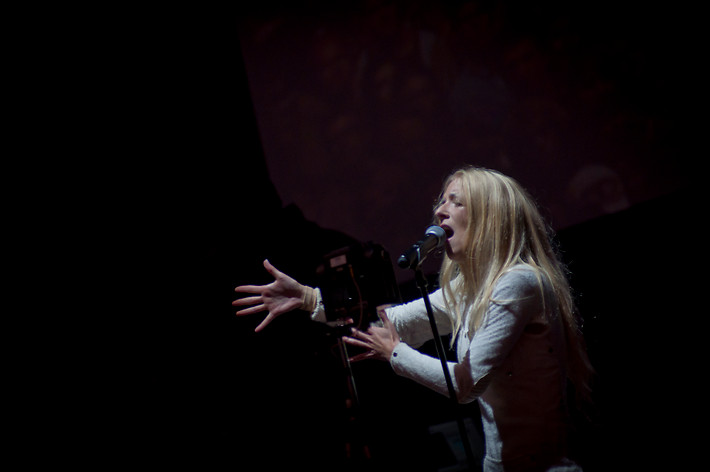 2011-08-12 - IAMAMIWHOAMI från Way Out West, Göteborg