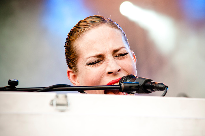 2011-08-27 - Jenny Wilson & Tensta Gospel Choir från Popaganda, Stockholm