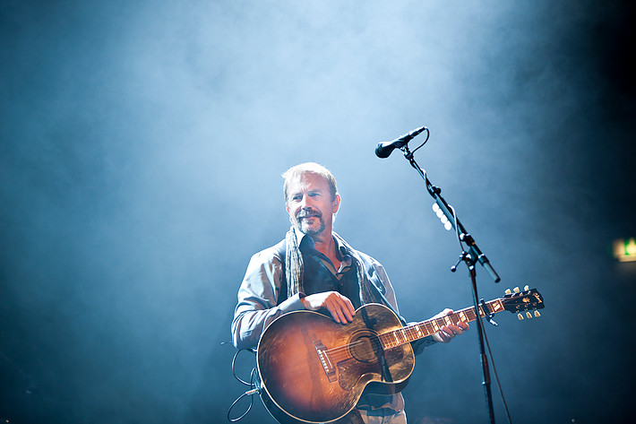 2011-09-22 - Kevin Costner & Modern West från Filadelfiakyrkan, Stockholm