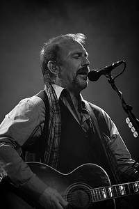 2011-09-22 - Kevin Costner & Modern West från Filadelfiakyrkan, Stockholm