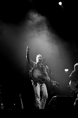 2011-09-22 - Kevin Costner & Modern West från Filadelfiakyrkan, Stockholm