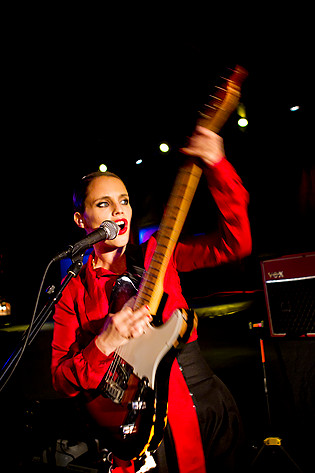 2011-10-10 - Anna Calvi från Nefertiti, Göteborg