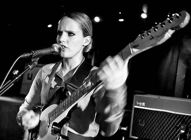 2011-10-10 - Anna Calvi från Nefertiti, Göteborg