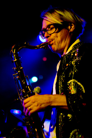 2011-10-12 - Jimi Tenor & Tony Allen från Debaser Strand, Stockholm