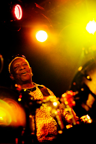 2011-10-12 - Jimi Tenor & Tony Allen från Debaser Strand, Stockholm
