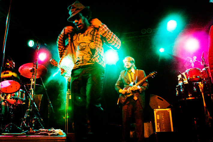 2011-10-12 - Jimi Tenor & Tony Allen från Debaser Strand, Stockholm