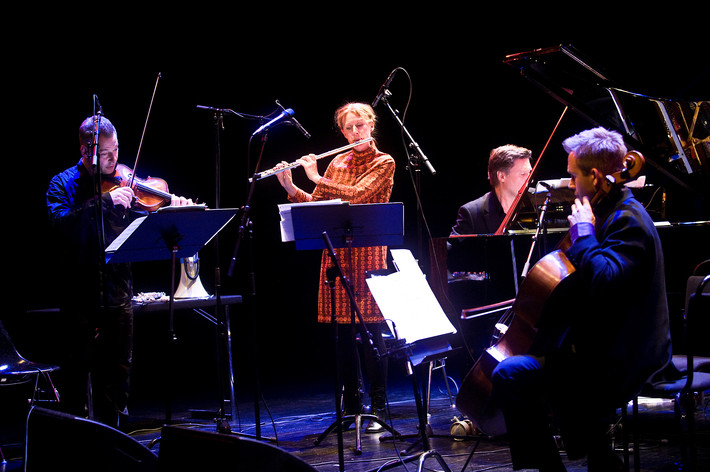 2011-10-18 - Pärlor För Svin från Kulturhuset, Stockholm