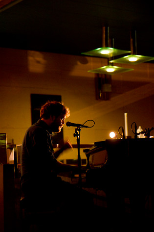 2011-10-21 - Loney, Dear från Tegskyrkan, Umeå