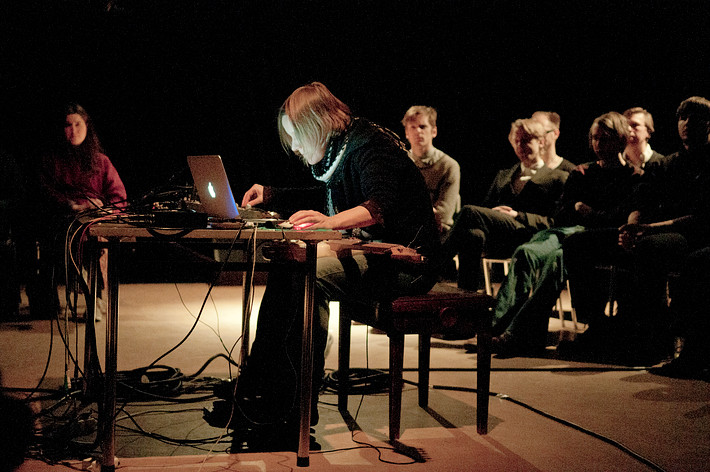 2011-12-08 - Anette Krebs från Fylkingen, Stockholm