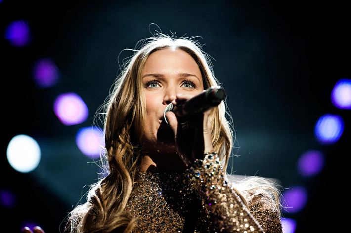 2012-02-04 - Marie Serneholt från Vida Arena, Växjö