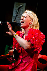 2012-02-16 - Thea Hjelmeland från ByLarm, Oslo