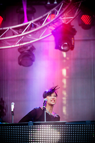 2012-06-15 - Icona Pop från Summerburst Stockholm, Stockholm