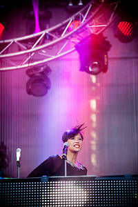 2012-06-15 - Icona Pop från Summerburst Stockholm, Stockholm