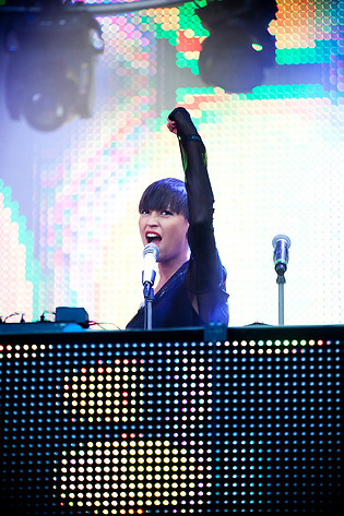 2012-06-15 - Icona Pop från Summerburst Stockholm, Stockholm