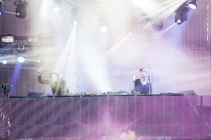 2012-06-15 - Icona Pop från Summerburst Stockholm, Stockholm