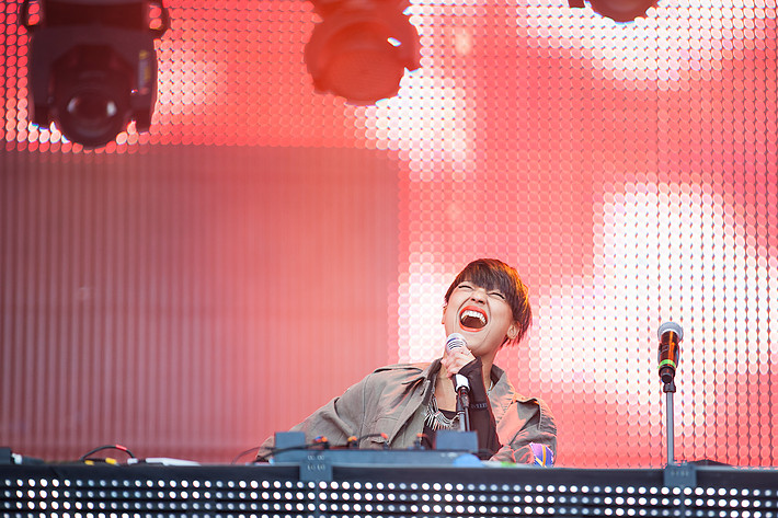 2012-06-15 - Icona Pop från Summerburst Stockholm, Stockholm