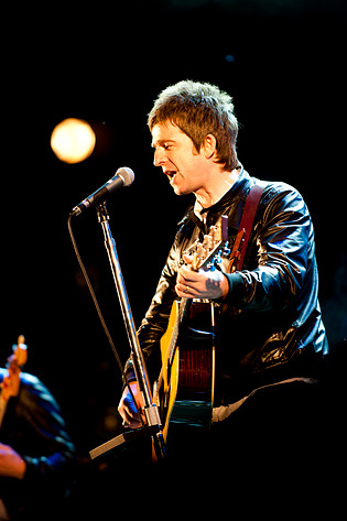2012-06-16 - Noel Gallagher's High Flying Birds från Hultsfredsfestivalen, Hultsfred