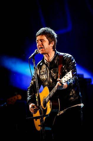 2012-06-16 - Noel Gallagher's High Flying Birds från Hultsfredsfestivalen, Hultsfred