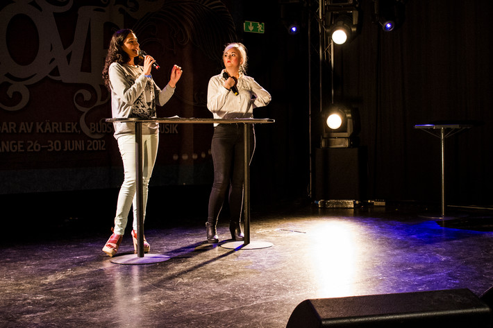 2012-06-26 - Parisa Amiri & Margret Attladottir från Peace & Love, Borlänge