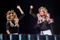 2012-06-29 - Rebecca & Fiona från Peace & Love, Borlänge