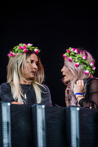 2012-06-29 - Rebecca & Fiona från Peace & Love, Borlänge