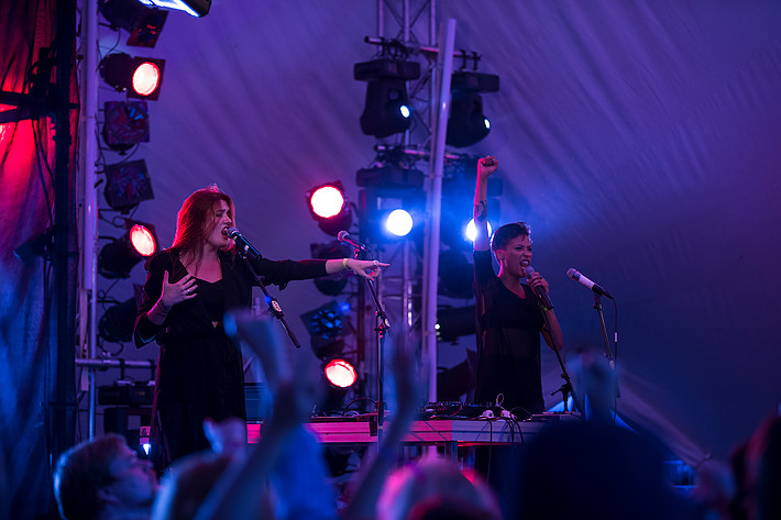 2012-07-27 - Icona Pop från Storsjöyran, Östersund