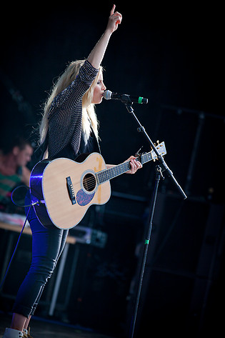 2012-08-19 - Lisa Miskovsky från Götaplatsen, Göteborg