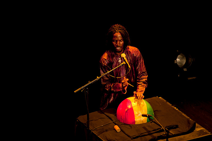 2012-11-17 - Sidi Touré från Stora Teatern, Göteborg