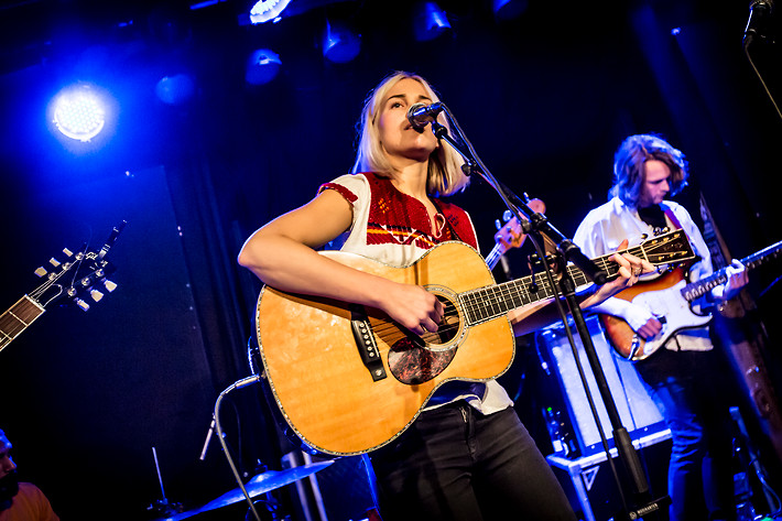 2012-12-30 - Umeåartister hyllar ISOLATION YEARS från Guitars, Umeå
